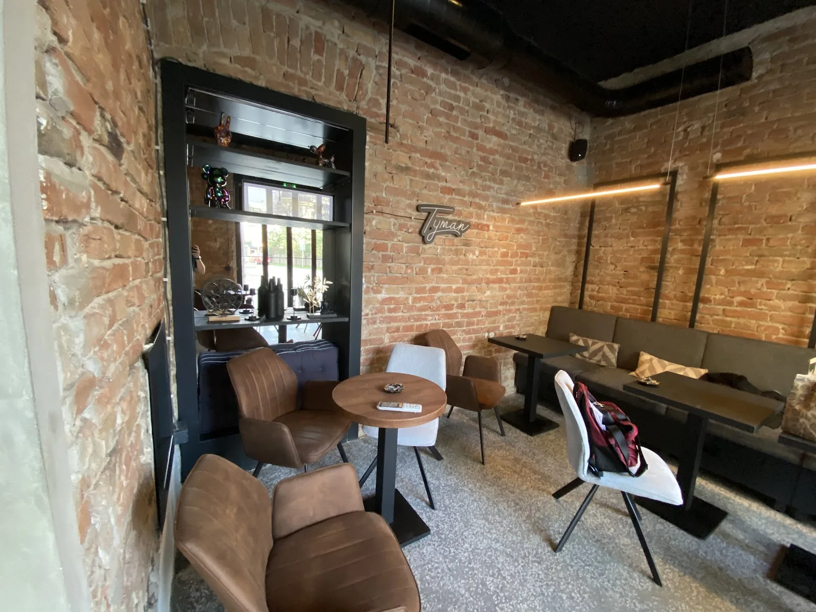 Tyman Lounge & Bar