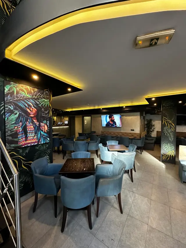 Divan Nargila Caffe